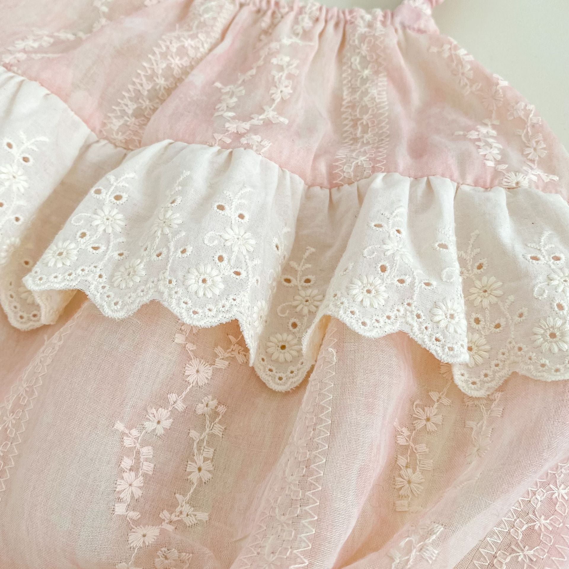 Cute Baby Lace Trim Romper, Embroidered Sleeveless Onesie, Fashionable Summer Outfit for Girls