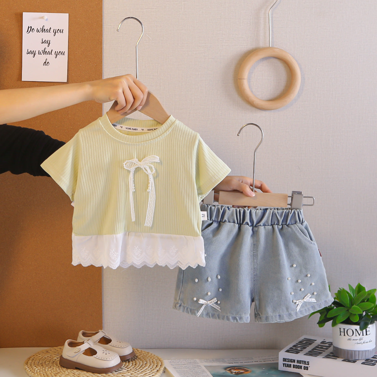Round neck lace short sleeved bow top shorts set