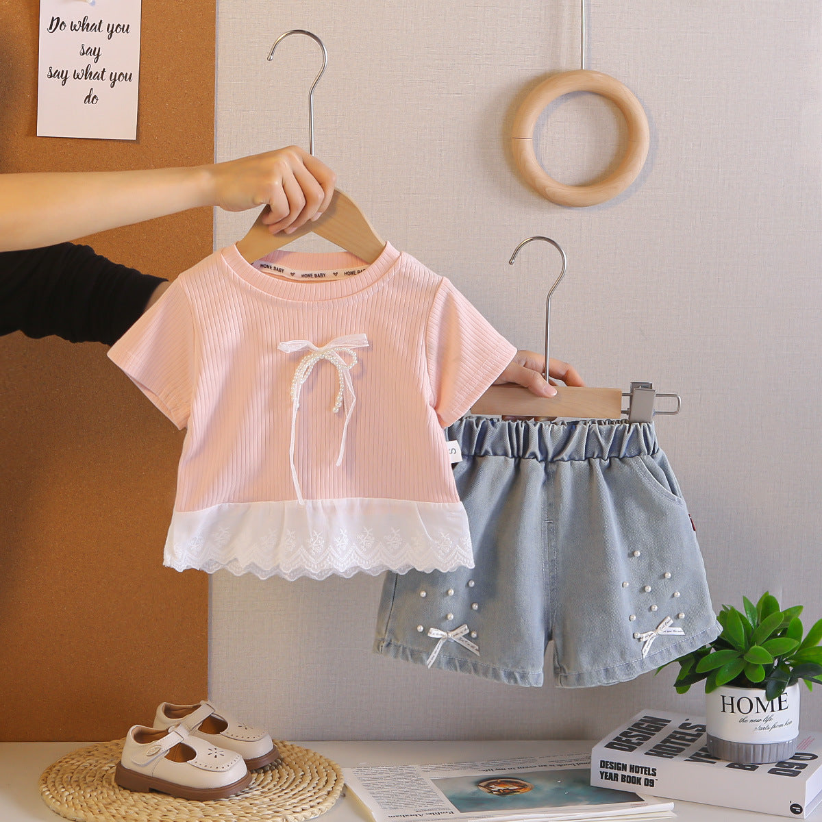 Round neck lace short sleeved bow top shorts set