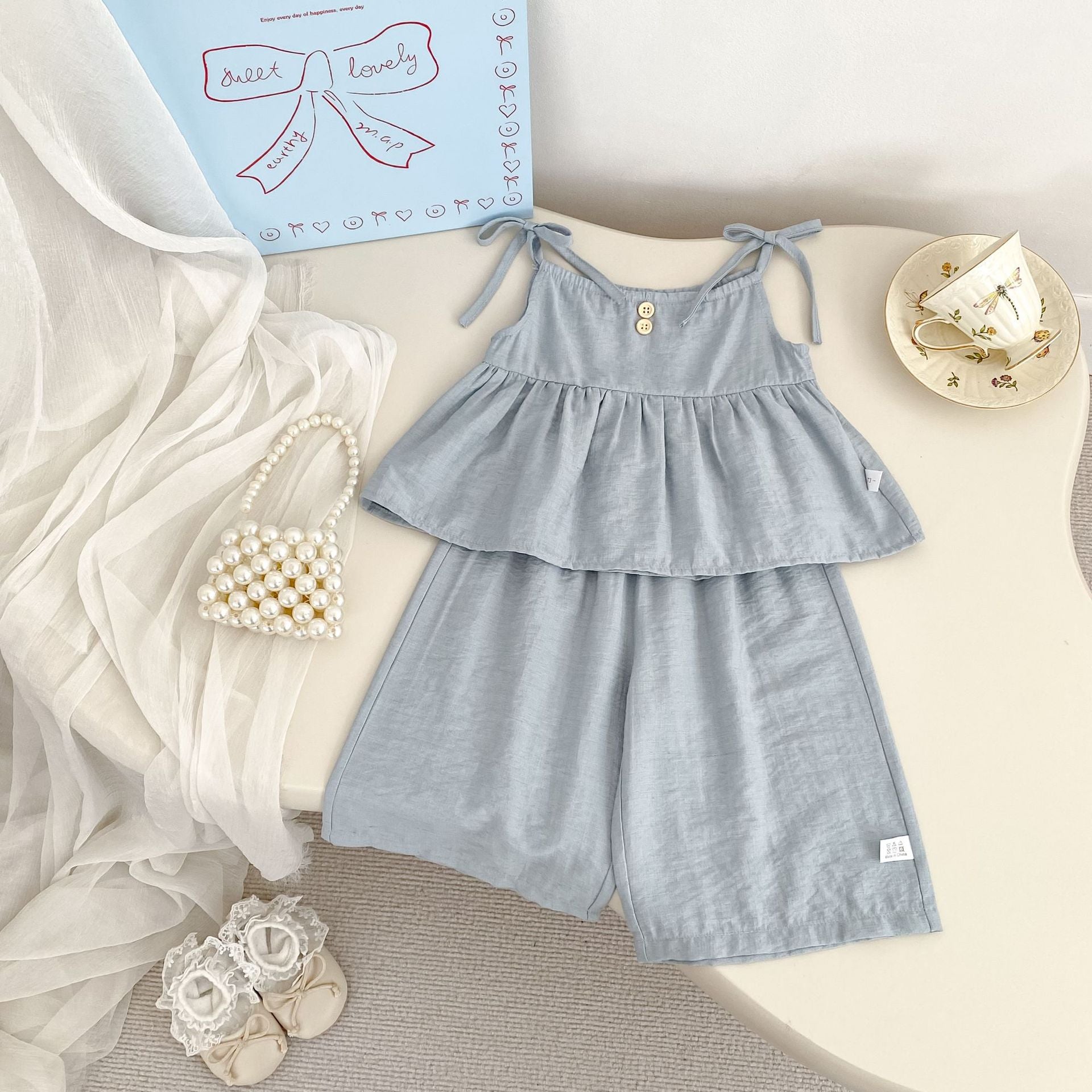 Lightweight and Stylish Two-Piece Set with Sleeveless Top and Loose Pants, Casual Fashion for Kids