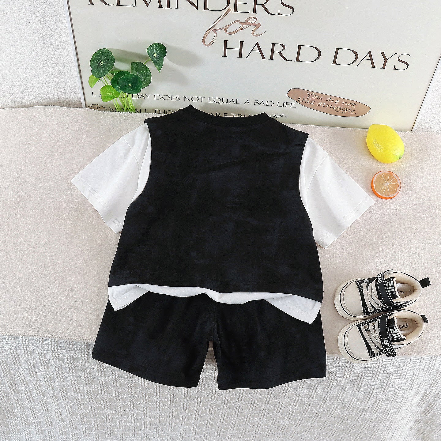 Round neck short sleeved top and shorts set