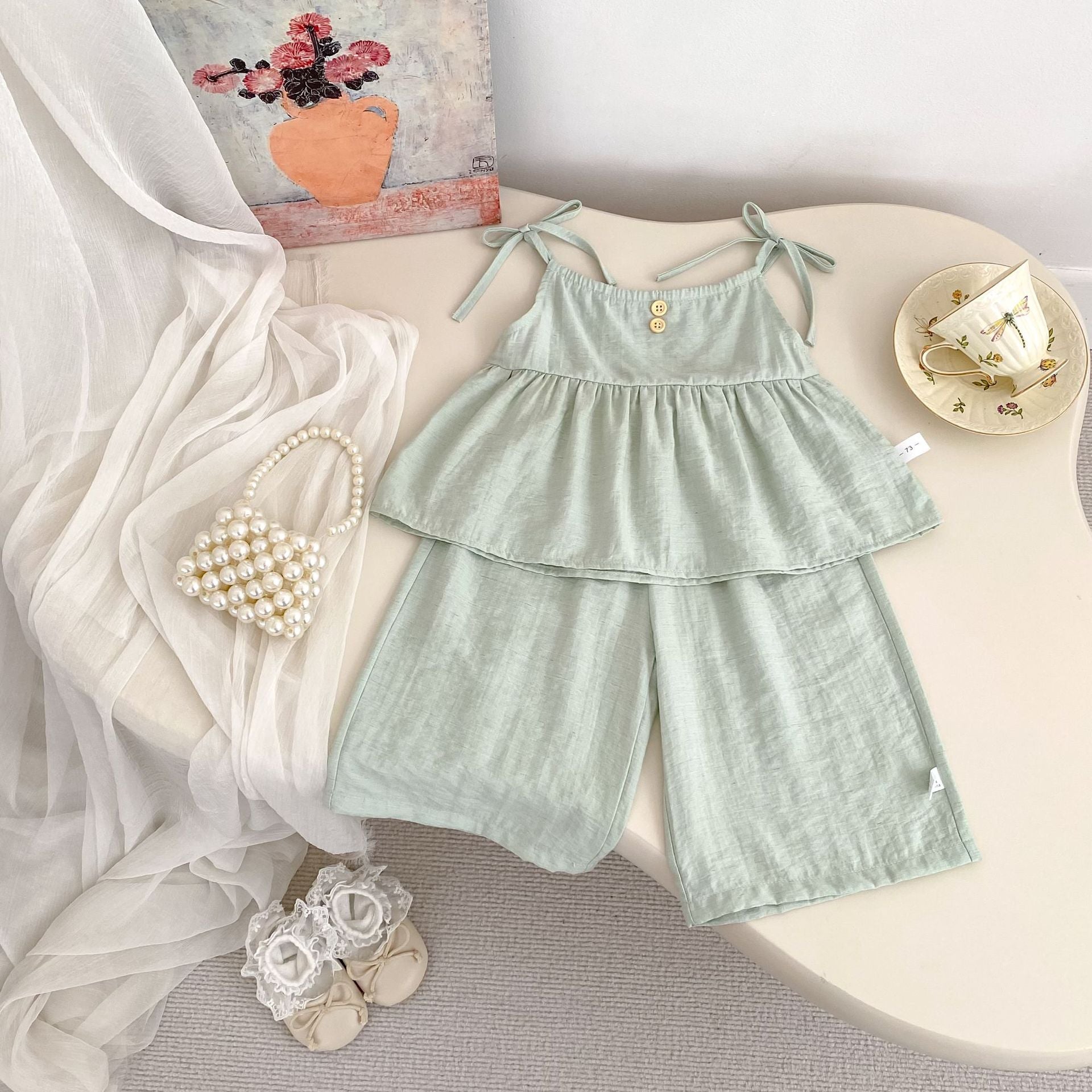 Lightweight and Stylish Two-Piece Set with Sleeveless Top and Loose Pants, Casual Fashion for Kids