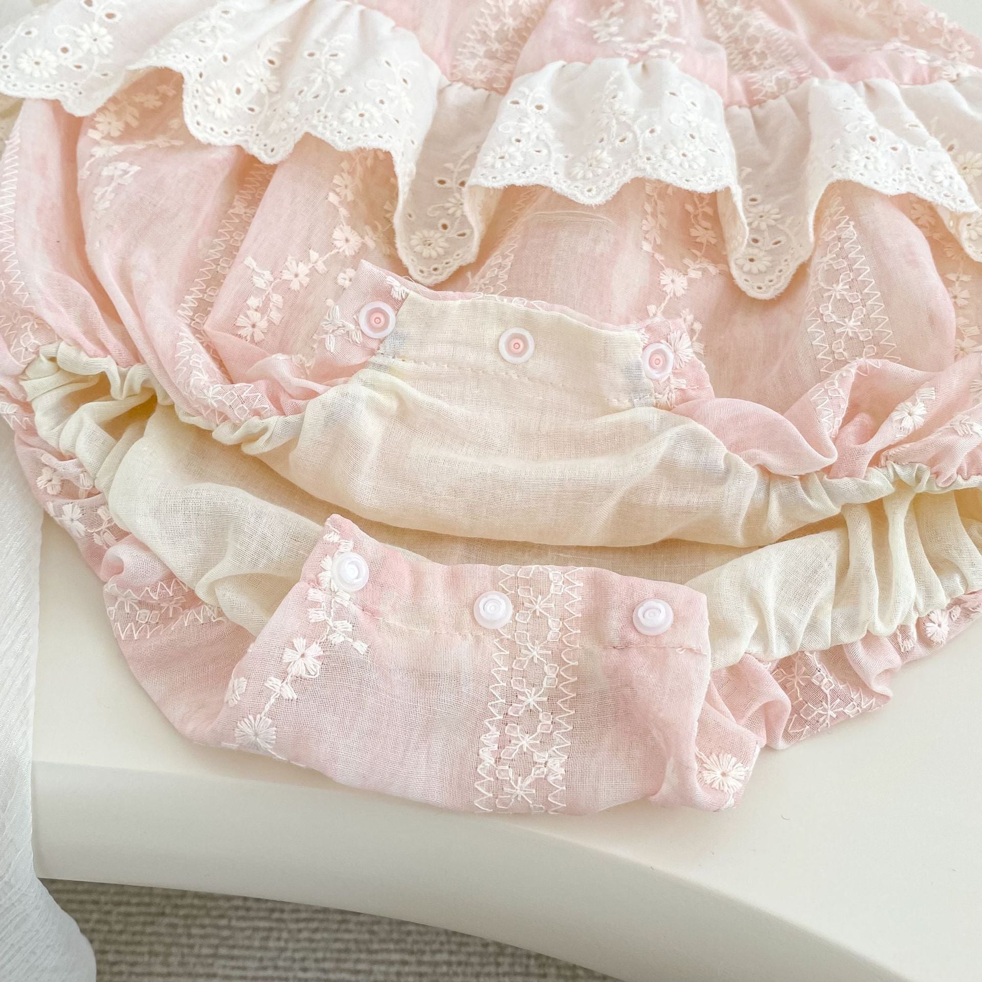 Cute Baby Lace Trim Romper, Embroidered Sleeveless Onesie, Fashionable Summer Outfit for Girls