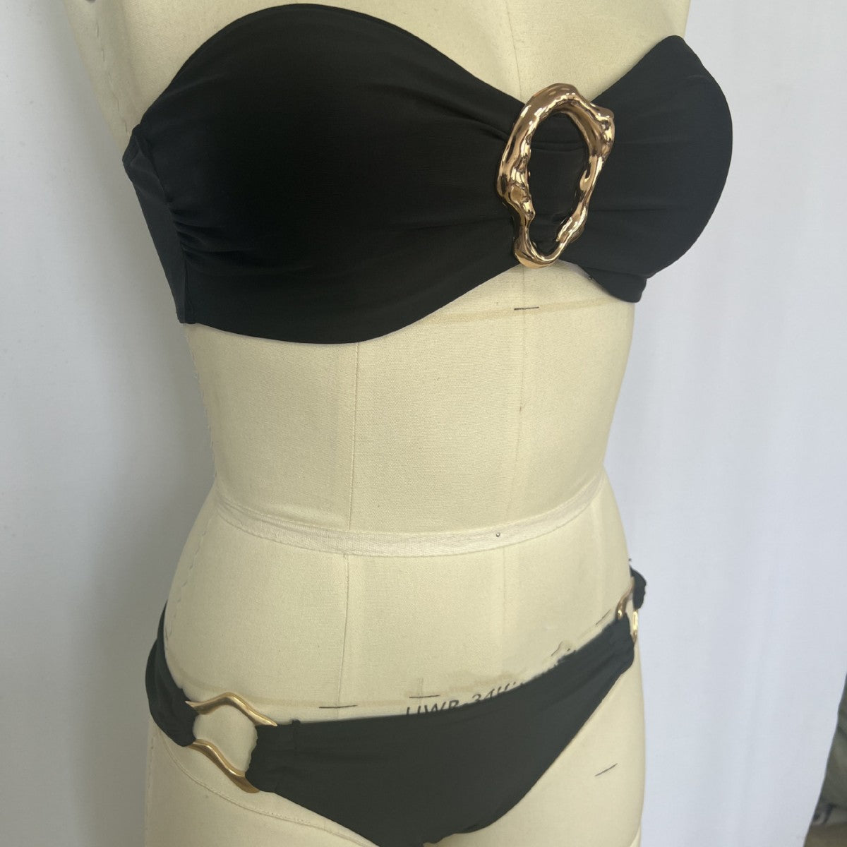 Solid color metal decoration two-piece swimsuit set