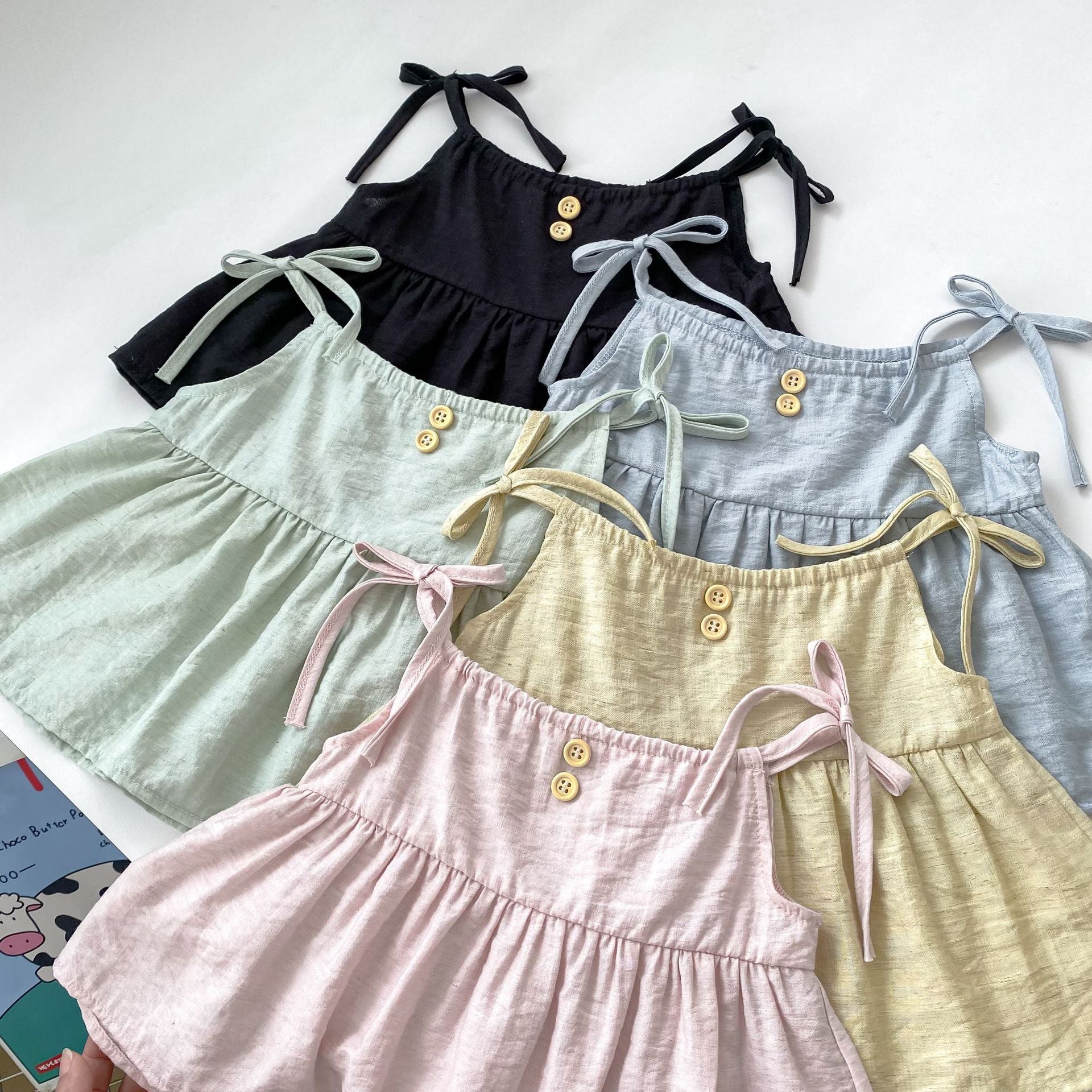 Lightweight and Stylish Two-Piece Set with Sleeveless Top and Loose Pants, Casual Fashion for Kids