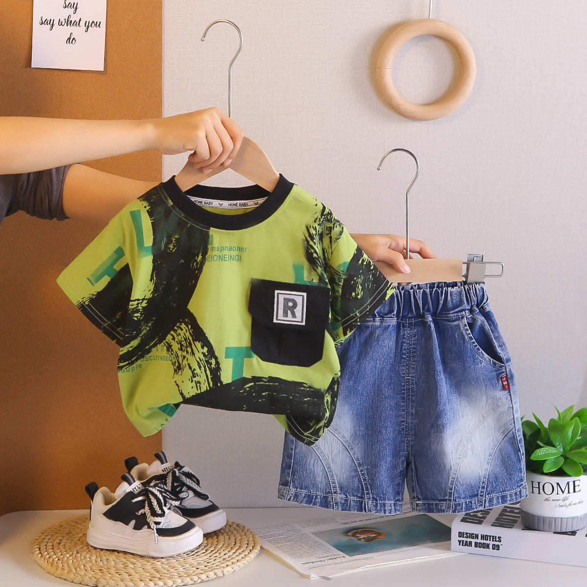 Letter pocket short sleeved top and shorts set