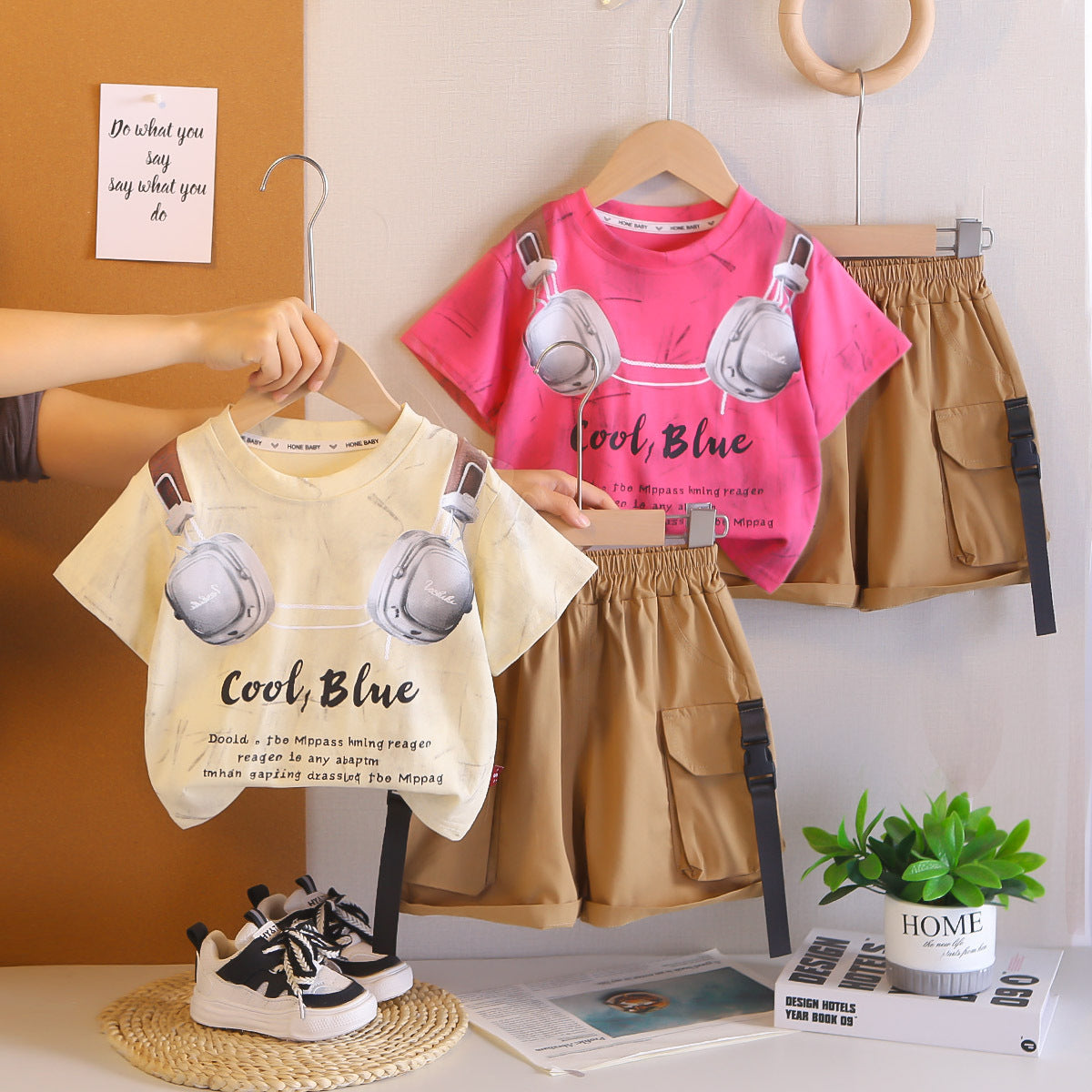 Round neck headphones letter short sleeved shirt, shorts set