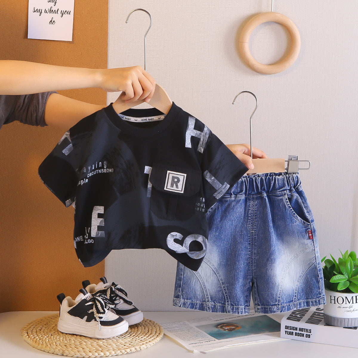 Letter pocket short sleeved top and shorts set