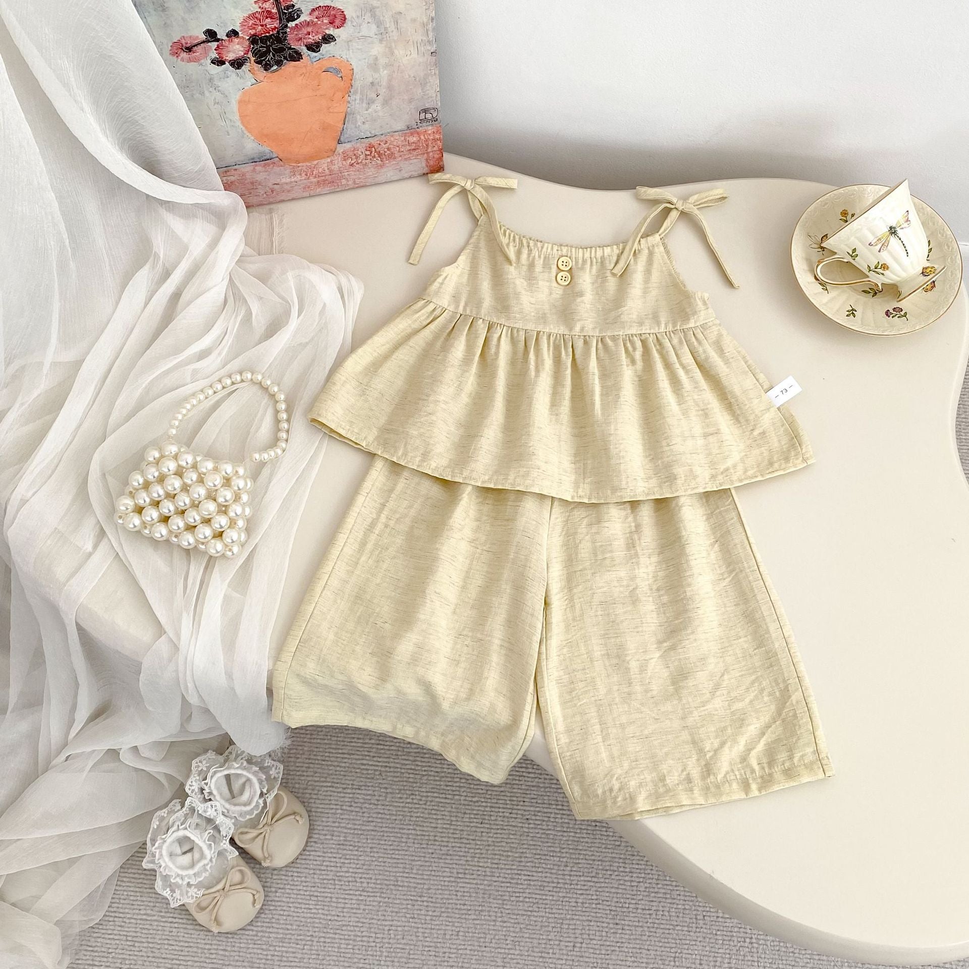 Lightweight and Stylish Two-Piece Set with Sleeveless Top and Loose Pants, Casual Fashion for Kids