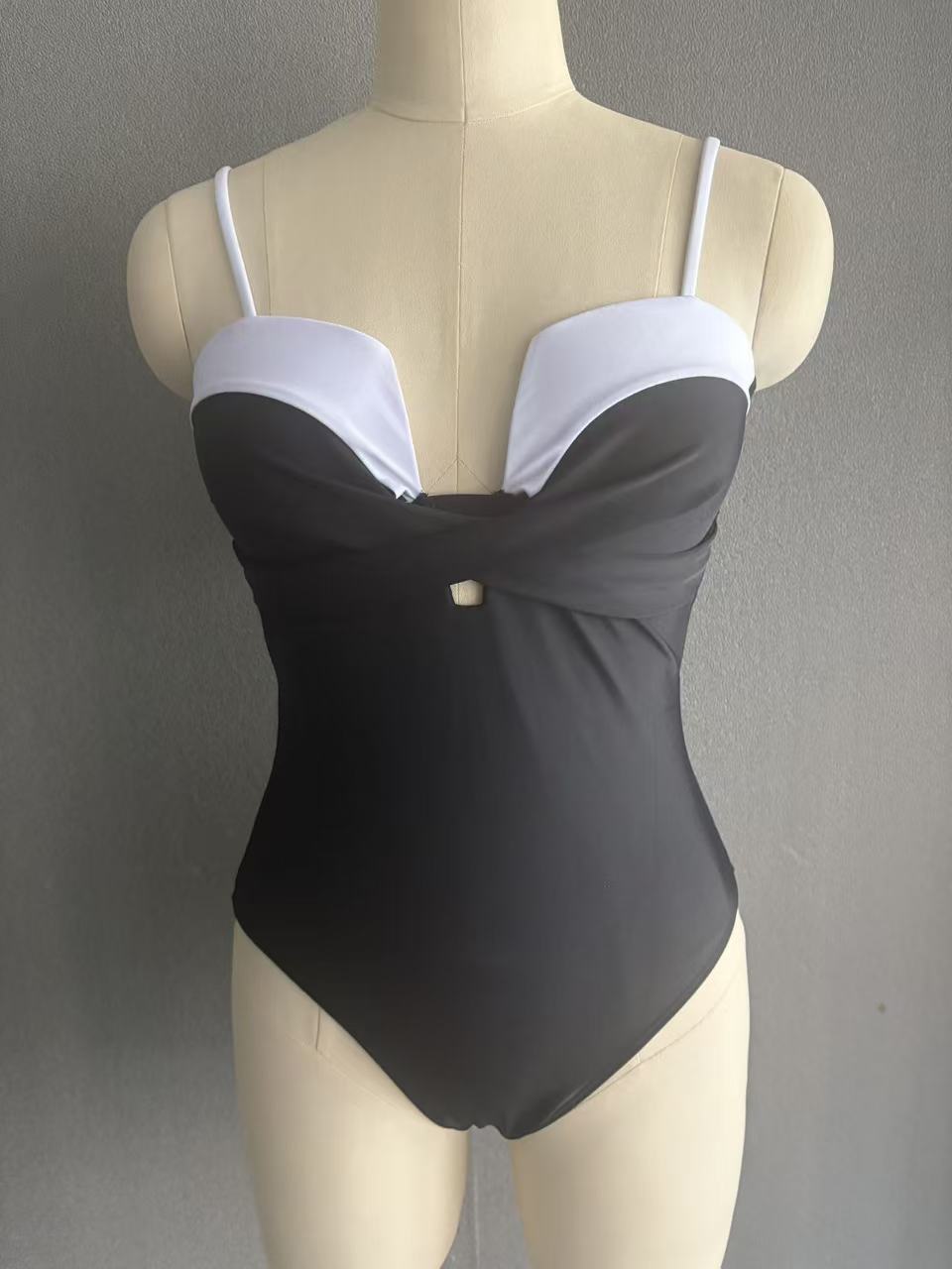 One-Piece Triangular Swimwear Slimming Bodycon Small Bust Enhancing Swimming Costume Wholesale